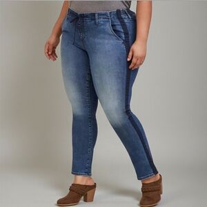 Torrid Pull-On Boyfriend Straight Super Soft Mid-Rise Jean Side Stripe 2S 18-20